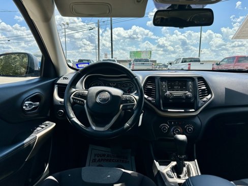 Used 2018 Jeep Cherokee Latitude w/ Altitude Package image 13