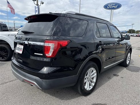 Used 2016 Ford Explorer XLT w/ Equipment Group 202A image 5