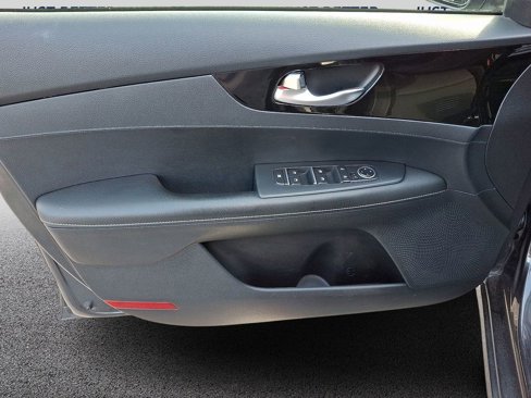 Used 2019 Kia Forte S w/ S Premium Package image 8