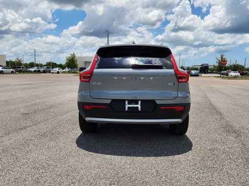 New 2025 Volvo XC40 B5 Core w/ Climate Package image 6