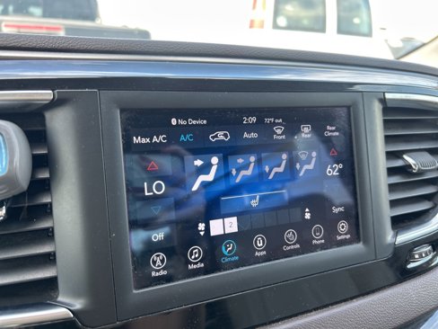 Certified 2018 Chrysler Pacifica Touring-L image 33