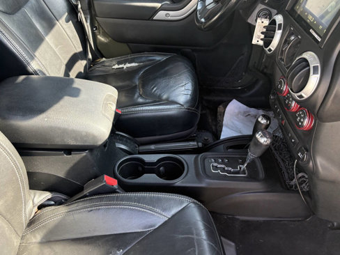 Used 2015 Jeep Wrangler Unlimited Sahara w/ Dual Top Group image 31