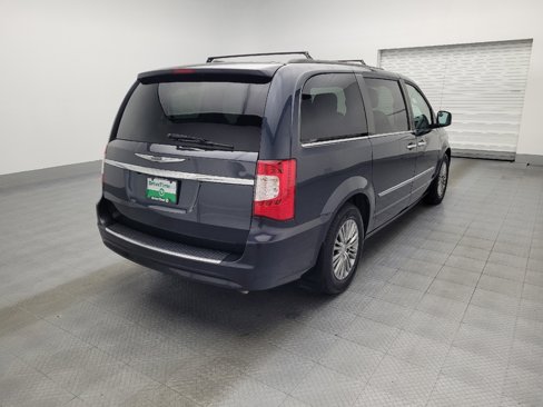 Used 2014 Chrysler Town & Country Touring-L w/ Driver Convenience Group image 9