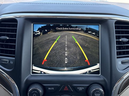 Used 2018 Jeep Grand Cherokee Overland image 18