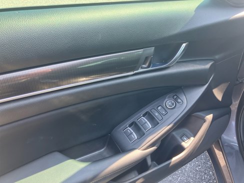 Used 2018 Honda Accord Sport image 32