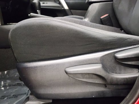 Used 2013 Toyota RAV4 XLE image 18