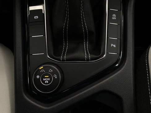New 2025 Volkswagen Taos SE image 24