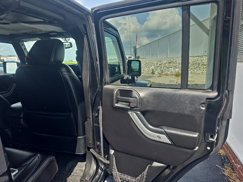 Used 2015 Jeep Wrangler Unlimited Sahara w/ Dual Top Group image 20