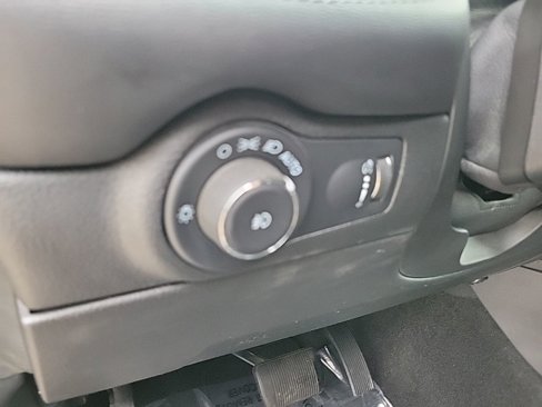 Used 2022 Dodge Durango SXT image 22
