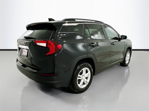 Used 2024 GMC Terrain SLE w/ Driver Convenience Package image 7