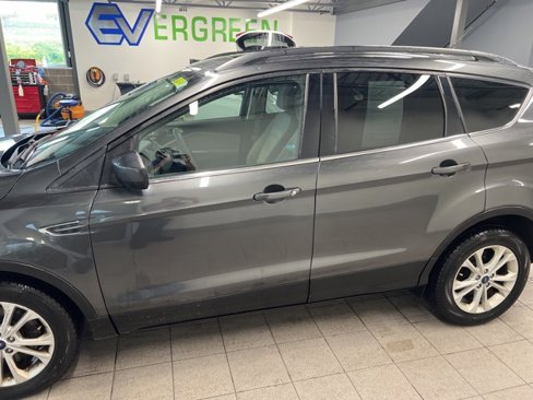 Used 2017 Ford Escape SE w/ Equipment Group 201A image 4
