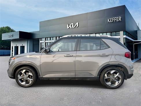 Used 2022 Hyundai Venue Limited image 5