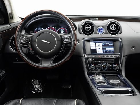 Used 2012 Jaguar XJ L image 16