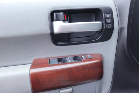 Used 2014 Toyota Sequoia Platinum image 30