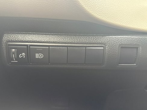 Used 2021 Toyota Corolla LE image 29