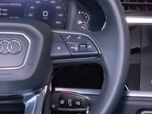Certified 2025 Audi Q3 2.0T Premium image 17