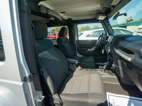 Used 2012 Jeep Wrangler Sahara image 19