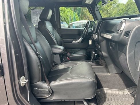 Used 2016 Jeep Wrangler Unlimited Rubicon image 35