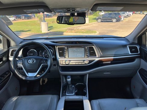 Used 2015 Toyota Highlander Limited image 13