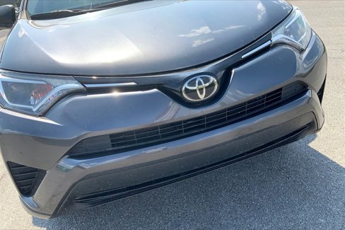 Used 2018 Toyota RAV4 LE image 31