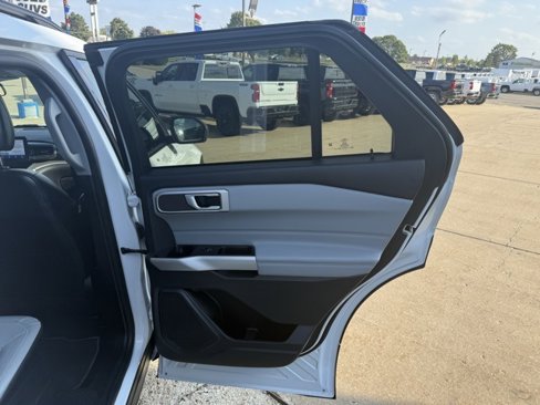 Used 2021 Ford Explorer XLT w/ Equipment Group 202A image 15
