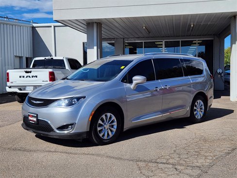 Used 2018 Chrysler Pacifica Touring-L image 4