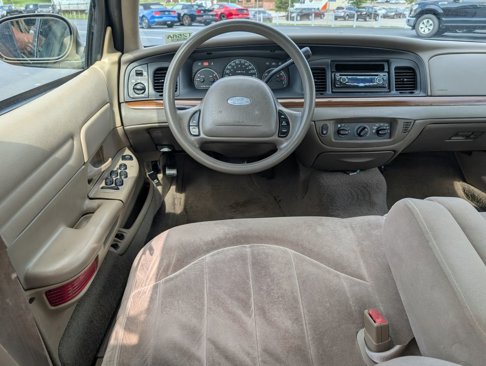 Used 2002 Ford Crown Victoria image 10