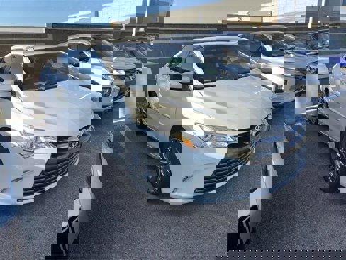 Used 2016 Toyota Camry image 5