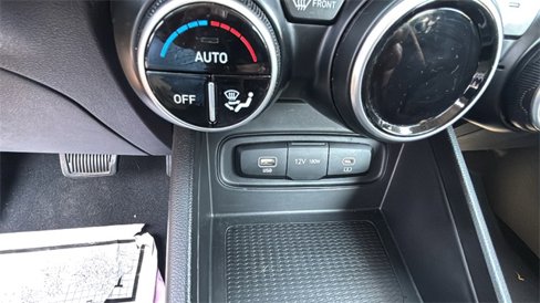 Used 2024 Hyundai Venue SEL image 16