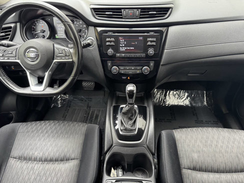 Used 2017 Nissan Rogue SV image 24