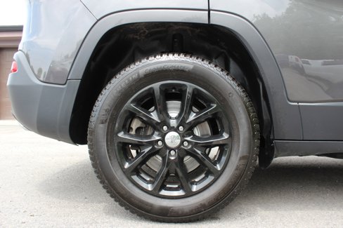 Used 2016 Jeep Cherokee Latitude w/ Comfort/Convenience Group image 42