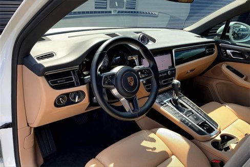 Certified 2021 Porsche Macan S image 4