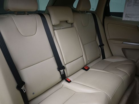 Used 2016 Volvo XC60 T6 w/ Proximity Package image 26