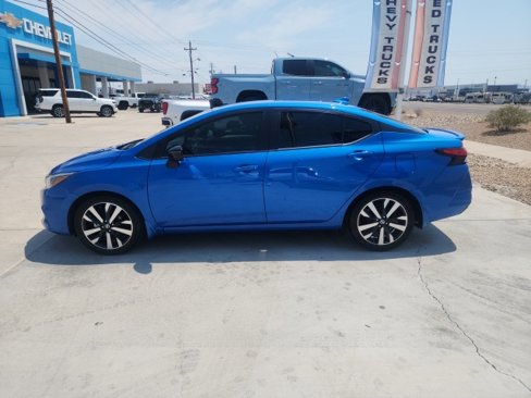 Used 2022 Nissan Versa SR image 7