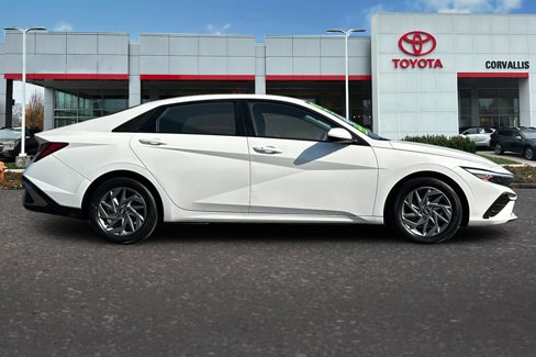 Used 2024 Hyundai Elantra SEL image 3