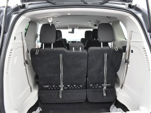 Used 2022 Chrysler Voyager LX image 23