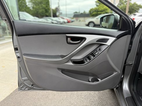 Used 2014 Hyundai Elantra SE image 13