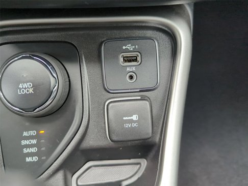 Used 2021 Jeep Compass Latitude image 29