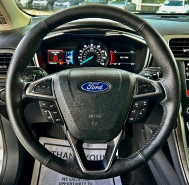 Used 2018 Ford Fusion SE w/ Fusion SE Technology Package image 12