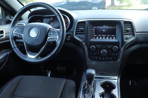 Used 2021 Jeep Grand Cherokee Laredo image 25