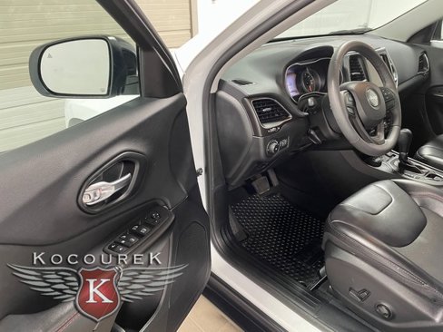 Used 2022 Jeep Cherokee Trailhawk image 10