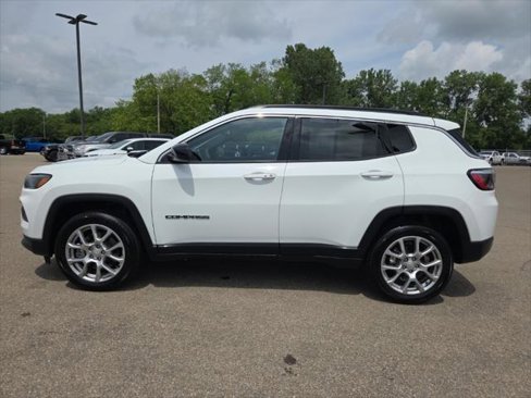 Certified 2024 Jeep Compass Latitude w/ Sun and Sound Group image 4
