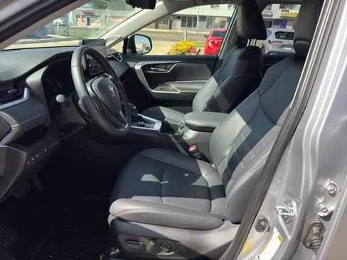 Used 2023 Toyota RAV4 XLE Premium image 11