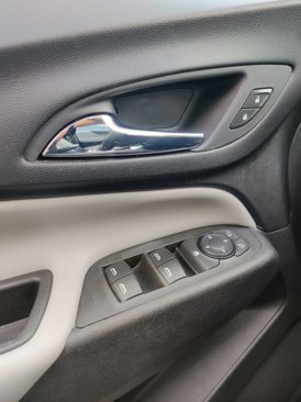 Used 2020 Chevrolet Equinox LS image 24