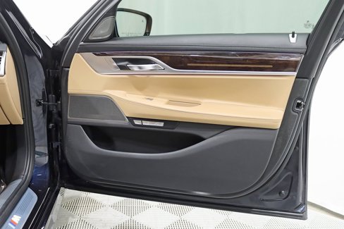Used 2016 BMW 750i xDrive image 37