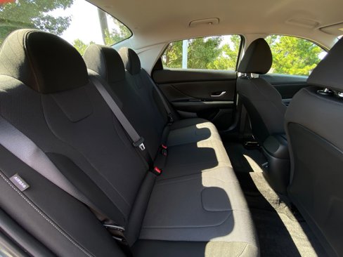 Used 2025 Hyundai Elantra SE w/ Cargo Package image 28