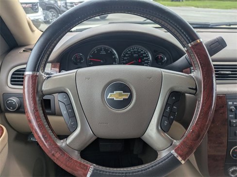 Used 2014 Chevrolet Suburban LT image 26