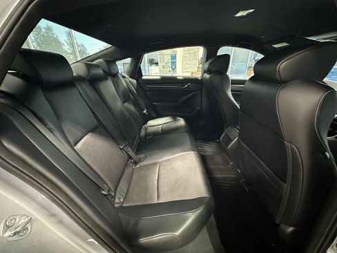Used 2018 Honda Accord Sport image 16