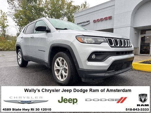 Used 2024 Jeep Compass Latitude image 1