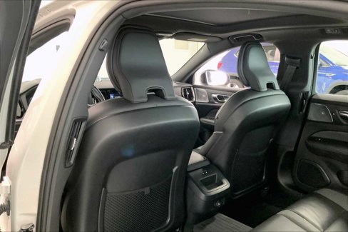 Used 2019 Volvo S60 T6 R-Design image 11